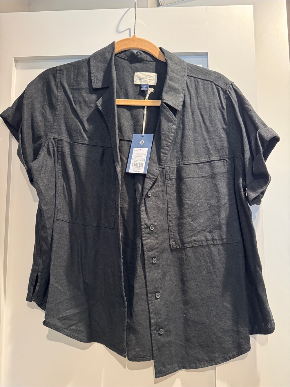Universal Thread Women's Black Short-Sleeve Button-Down Shirt